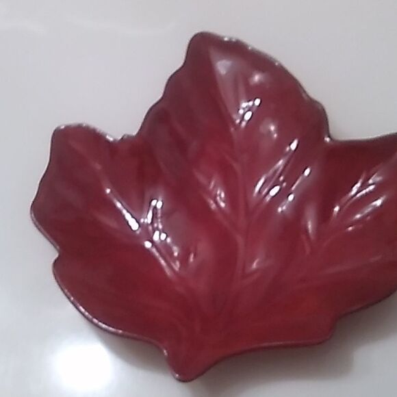 Better Home and Gardens Leaf Plate - Picture 1 of 2